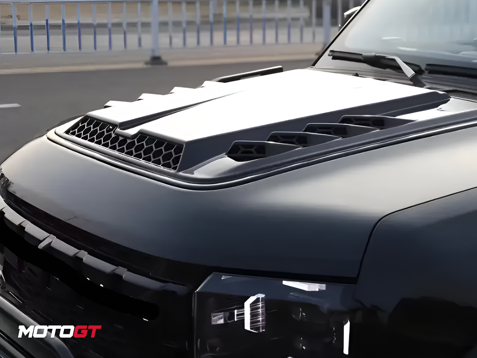 JETOUR T2 GLOSS BLACK HOOD VENT
